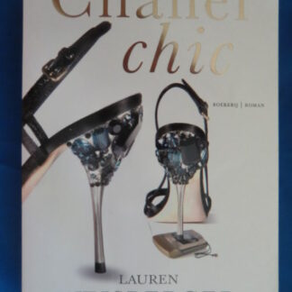 Chanel chic / Lauren Weisberger (Paperback)